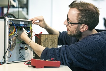 Viktor Lidström working in the lab.